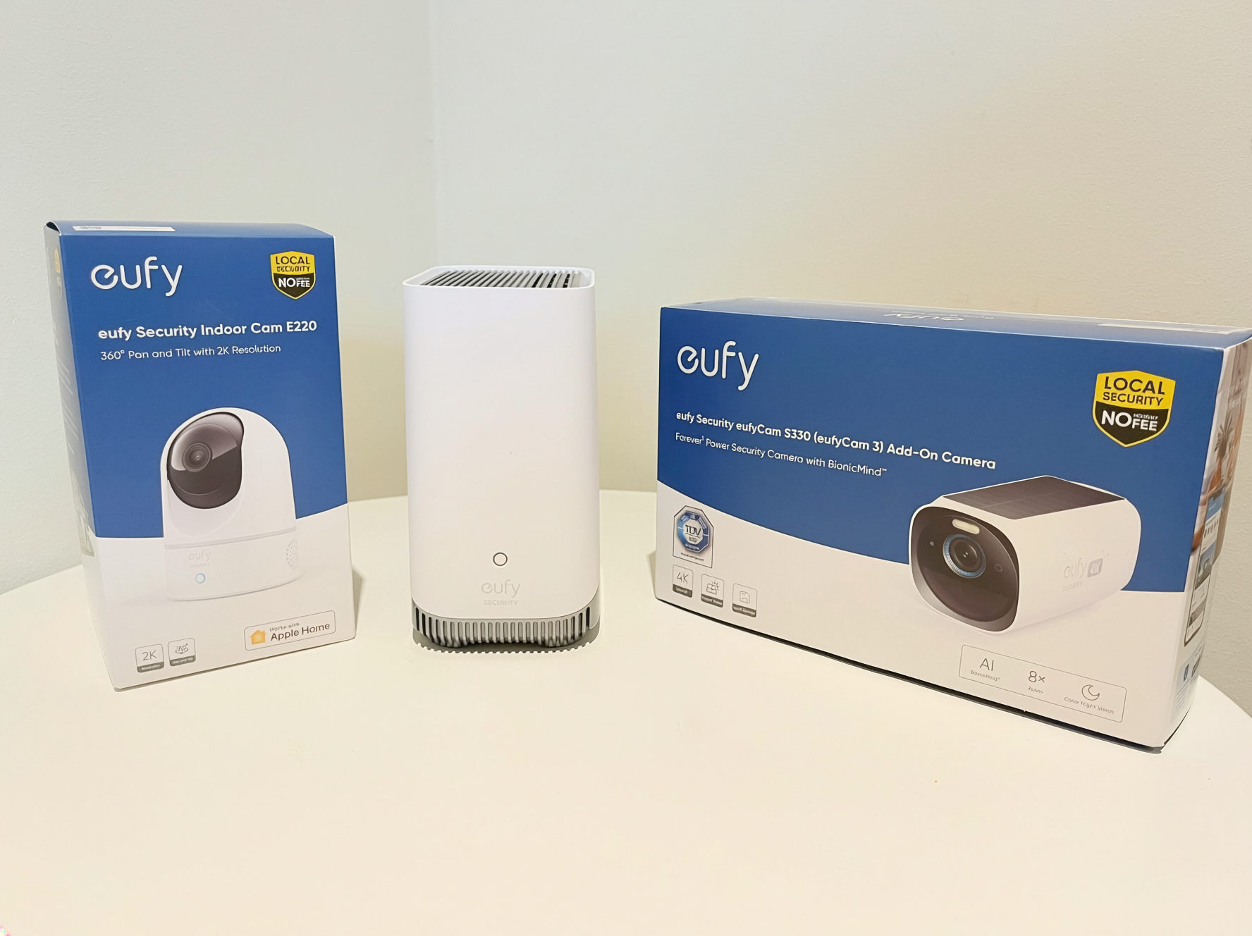 eufy Indoor Cam E220 Erfahrung &ndash; HomeBase mit Verpackung