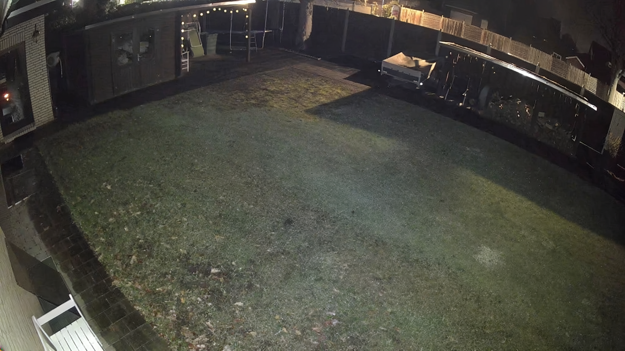 eufyCam S330 Kamerabild bei Nacht – Garten mit Infrarot-Nachtsicht